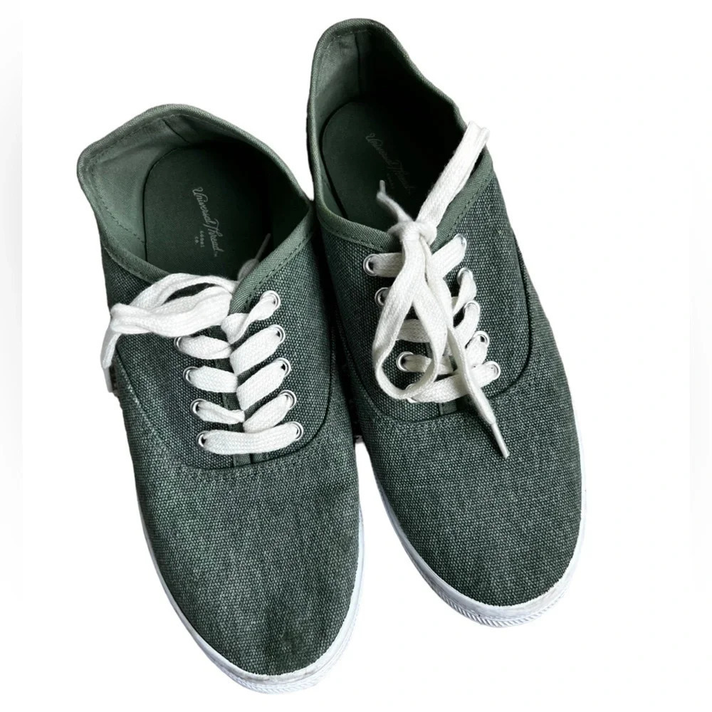 Universal Thread • Green Lunea Sneakers